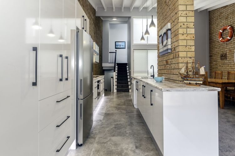 Bay Parklands 4, 2 Gowrie Avenue – pool & tennis court