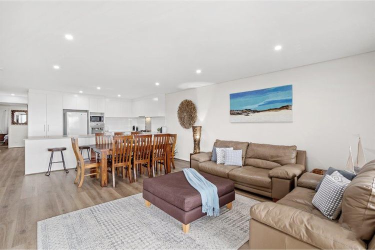 Villa Serene, 3/6-10 Market Street –  Surfside Apartments WiFi, water views, Air Con,  Pool