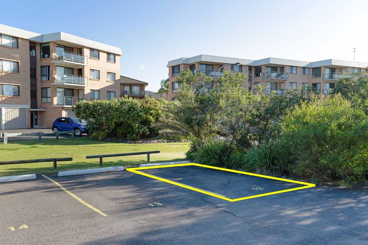 Intrepid, 12/3 Intrepid Close – right on the beachfront