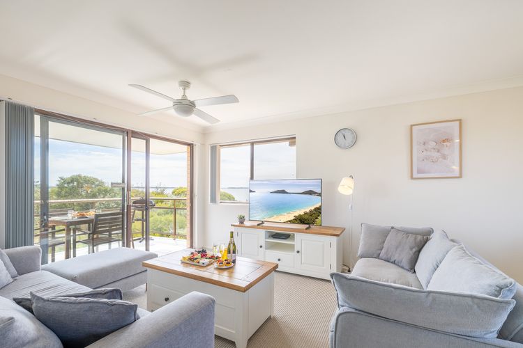 Intrepid, 12/3 Intrepid Close – right on the beachfront