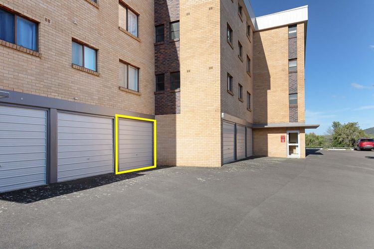 Intrepid, 12/3 Intrepid Close – right on the beachfront