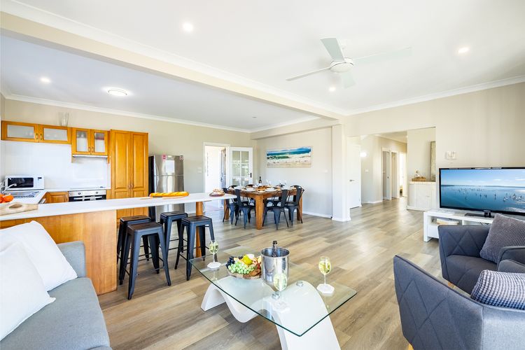 43 Squire Street, Fingal Bay
