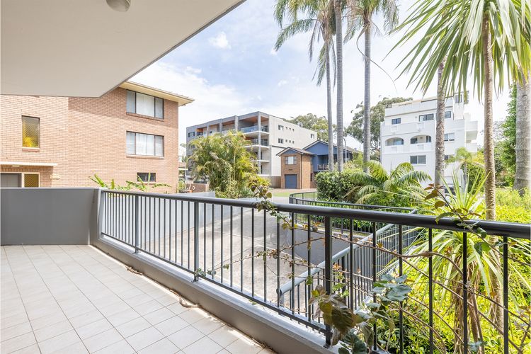 Albacore 1, 12-14 Ondine Close – waterfront, pool, lift & views