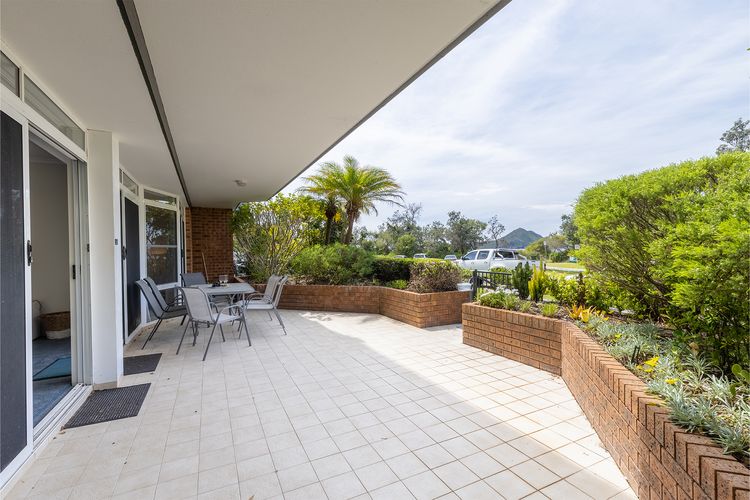 Albacore 1, 12-14 Ondine Close – waterfront, pool, lift & views