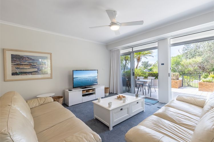 Albacore 1, 12-14 Ondine Close – waterfront, pool, lift & views