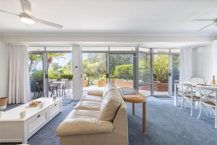 Albacore 1, 12-14 Ondine Close – waterfront, pool, lift & views