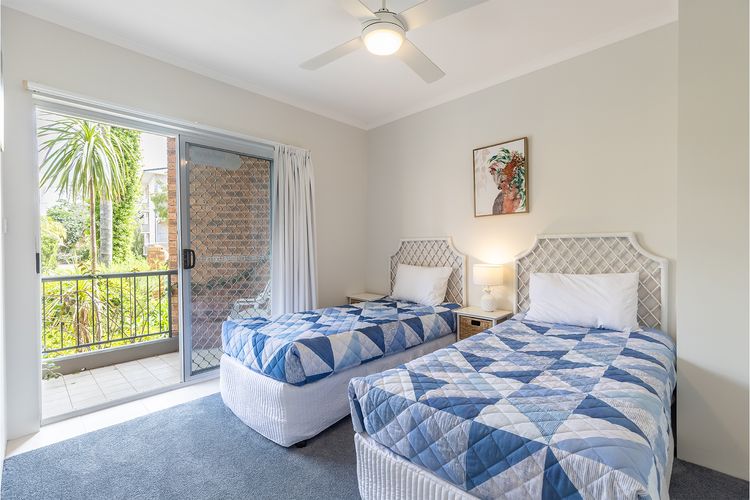 Albacore 1, 12-14 Ondine Close – waterfront, pool, lift & views