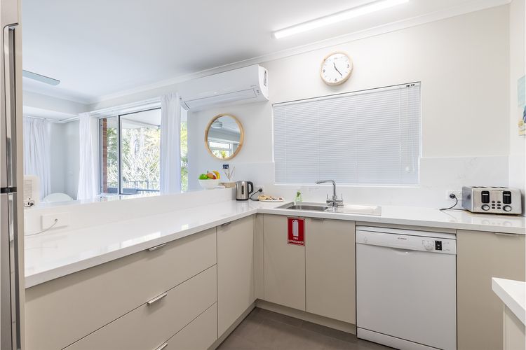 Albacore 1, 12-14 Ondine Close – waterfront, pool, lift & views