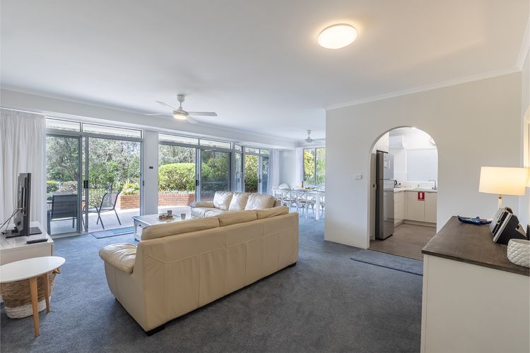 Albacore 1, 12-14 Ondine Close – waterfront, pool, lift & views