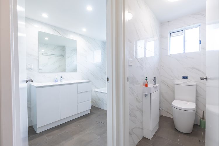 Albacore 1, 12-14 Ondine Close – waterfront, pool, lift & views