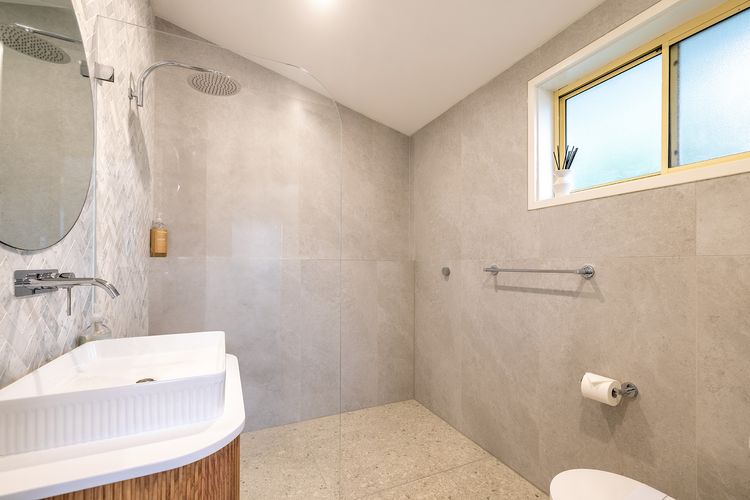 The Birubi Beach House, 11 Campbell Ave – Close to the beach, pet friendly holiday home