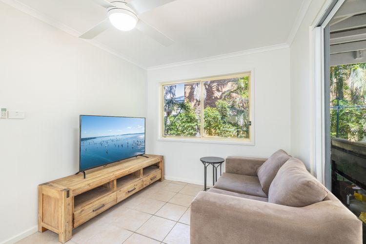 The Birubi Beach House, 11 Campbell Ave – Close to the beach, pet friendly holiday home