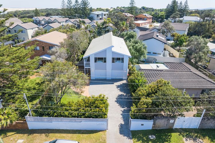 The Birubi Beach House, 11 Campbell Ave – Close to the beach, pet friendly holiday home