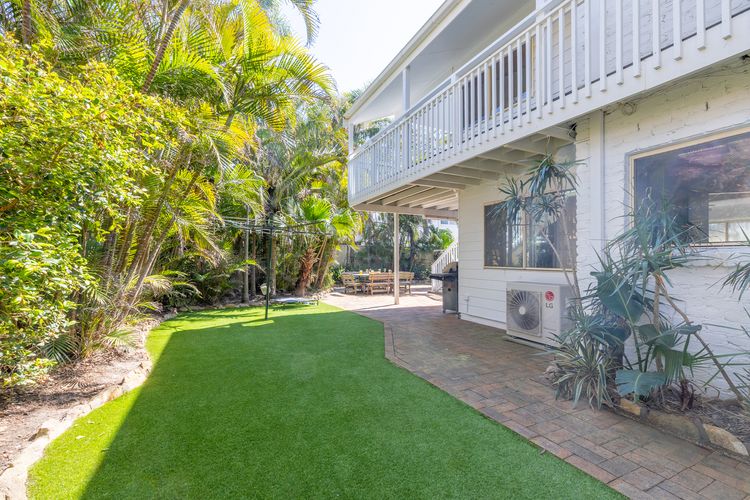 The Birubi Beach House, 11 Campbell Ave – Close to the beach, pet friendly holiday home