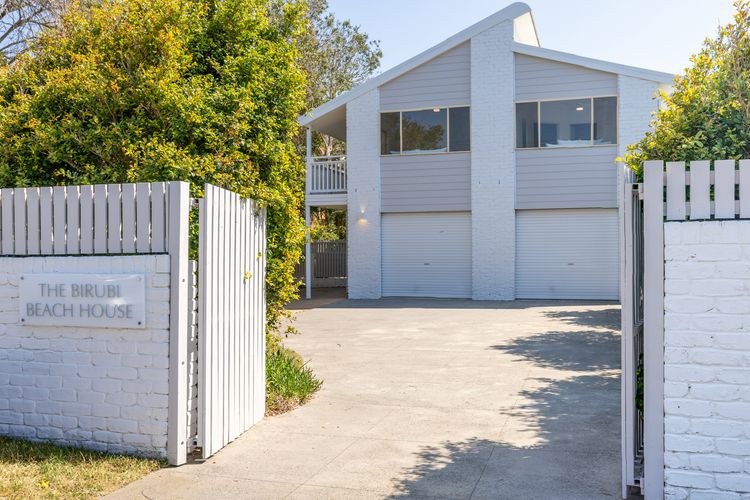 The Birubi Beach House, 11 Campbell Ave – Close to the beach, pet friendly holiday home