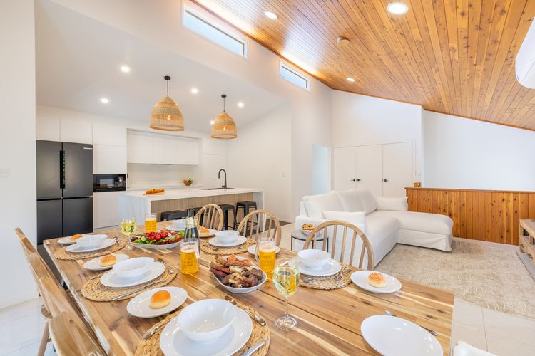 The Birubi Beach House, 11 Campbell Ave – Close to the beach, pet friendly holiday home