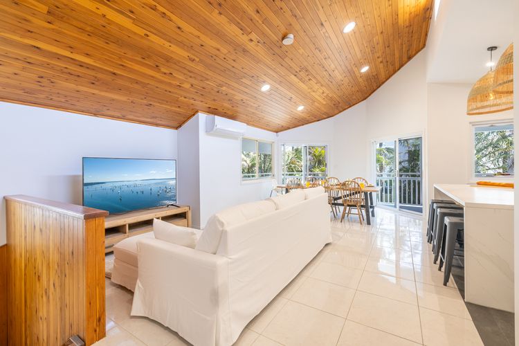 The Birubi Beach House, 11 Campbell Ave – Close to the beach, pet friendly holiday home