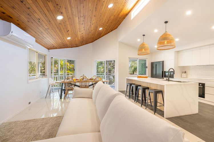 The Birubi Beach House, 11 Campbell Ave – Close to the beach, pet friendly holiday home