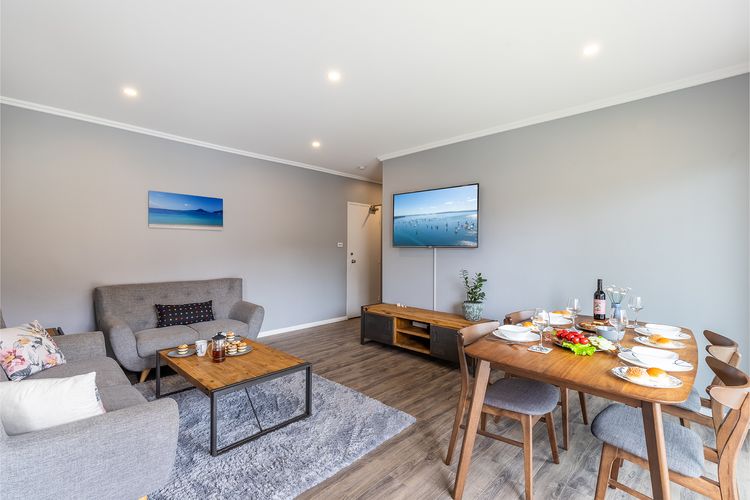 Veronica Court 2, 4 Weatherly Cl – Between Little Beach & Shoal Bay Beach, WiFi & Aircon