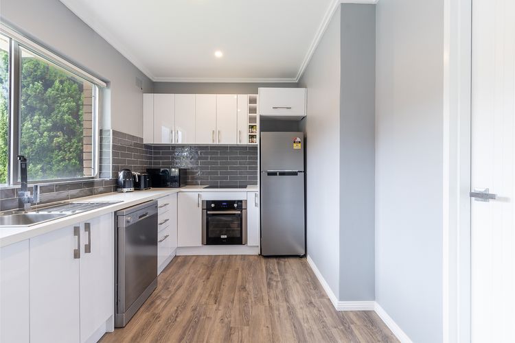 Veronica Court 2, 4 Weatherly Cl – Between Little Beach & Shoal Bay Beach, WiFi & Aircon