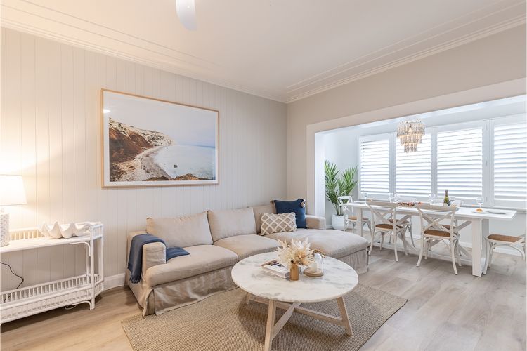 Louisa Court, 2/49 Donald St – Beautifully furnished unit in the heart of town with air con and Wi-Fi
