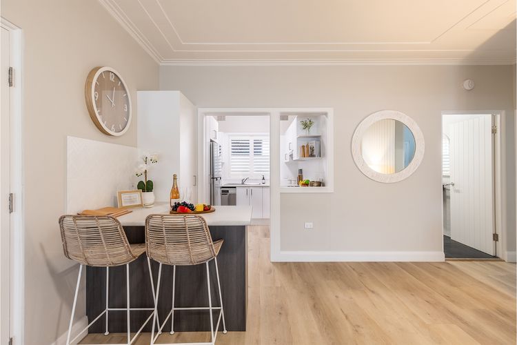 Louisa Court, 2/49 Donald St – Beautifully furnished unit in the heart of town with air con and Wi-Fi