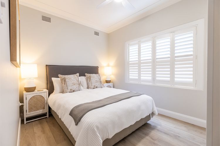 Louisa Court, 2/49 Donald St – Beautifully furnished unit in the heart of town with air con and Wi-Fi