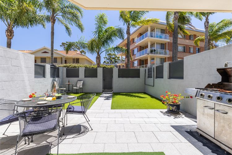 Kristie Court 2, 7 Weatherly Cl close to the beach with WiFi