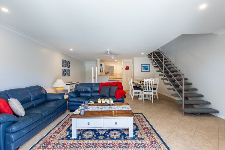 Kristie Court 2, 7 Weatherly Cl close to the beach with WiFi