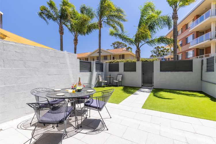 Kristie Court 2, 7 Weatherly Cl close to the beach with WiFi