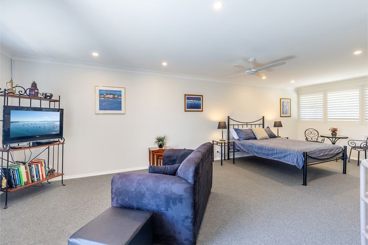 Kristie Court 2, 7 Weatherly Cl close to the beach with WiFi