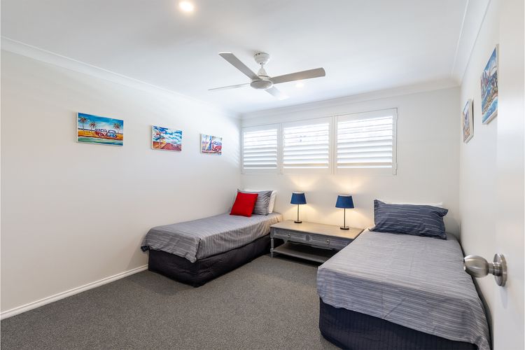 Kristie Court 2, 7 Weatherly Cl close to the beach with WiFi