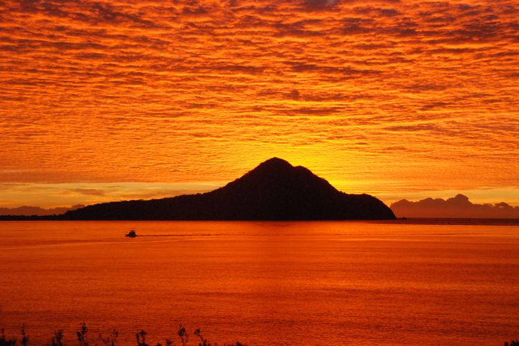 Ocean Shores, 12/27 Weatherly Cl – Waterfront Unit with Sensational Water Views, NBN Internet (WIFI) & Air Conditioning