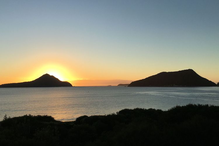 Ocean Shores, 12/27 Weatherly Cl – Waterfront Unit with Sensational Water Views, NBN Internet (WIFI) & Air Conditioning