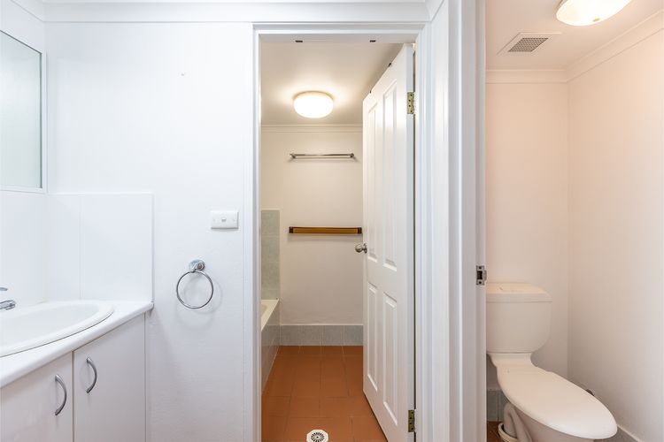 Bay Parklands, 39/2 Gowrie Ave – close to waters edge