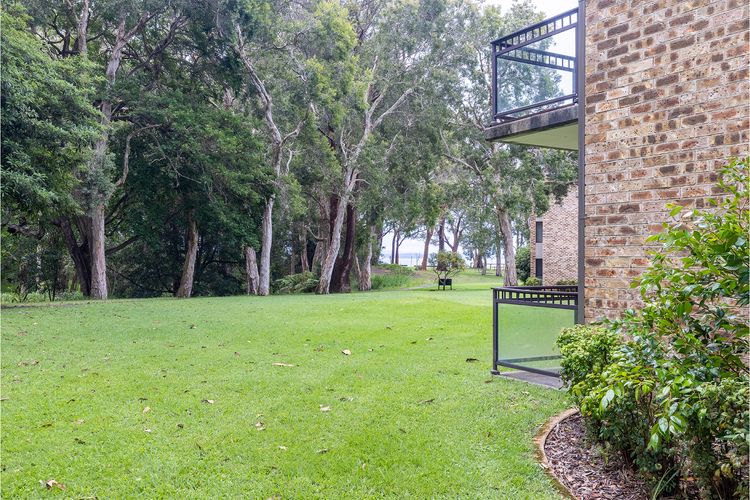 Bay Parklands, 39/2 Gowrie Ave – close to waters edge