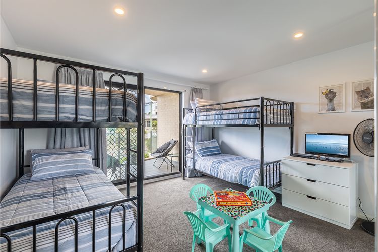 Dolphin Cove 8, 2-6 Government Rd – Air conditioning, Wi-Fi, lift, secure parking and close to town