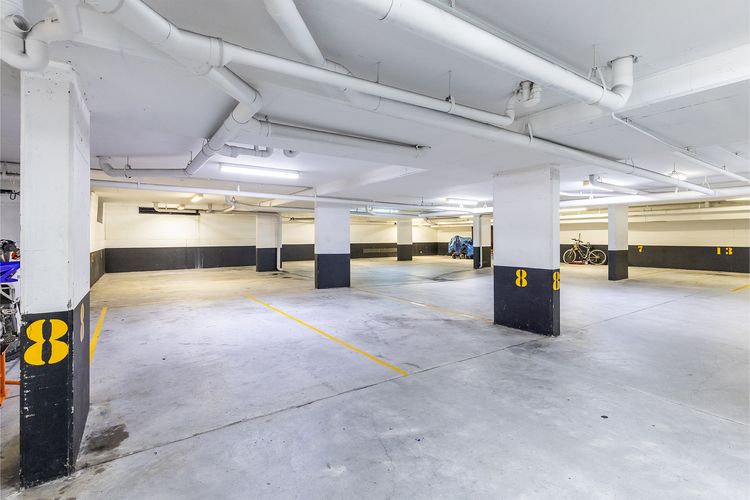Dolphin Cove 8, 2-6 Government Rd – Air conditioning, Wi-Fi, lift, secure parking and close to town