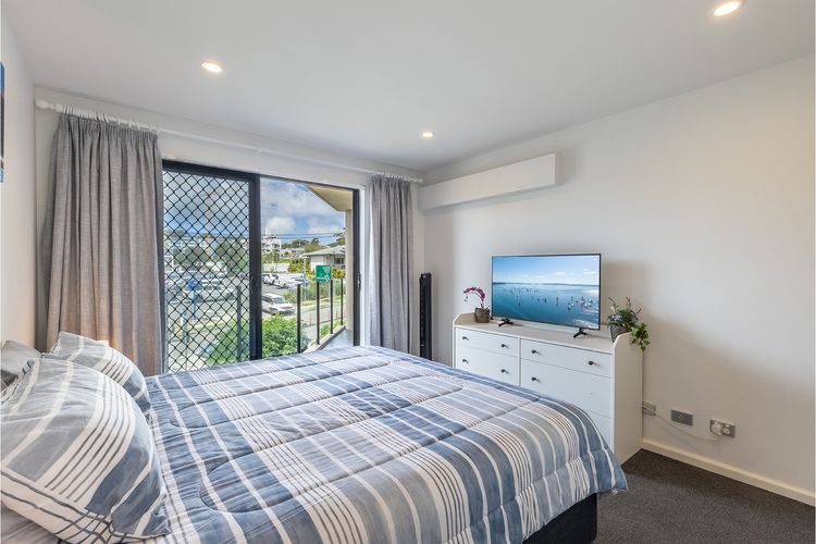 Dolphin Cove 8, 2-6 Government Rd – Air conditioning, Wi-Fi, lift, secure parking and close to town