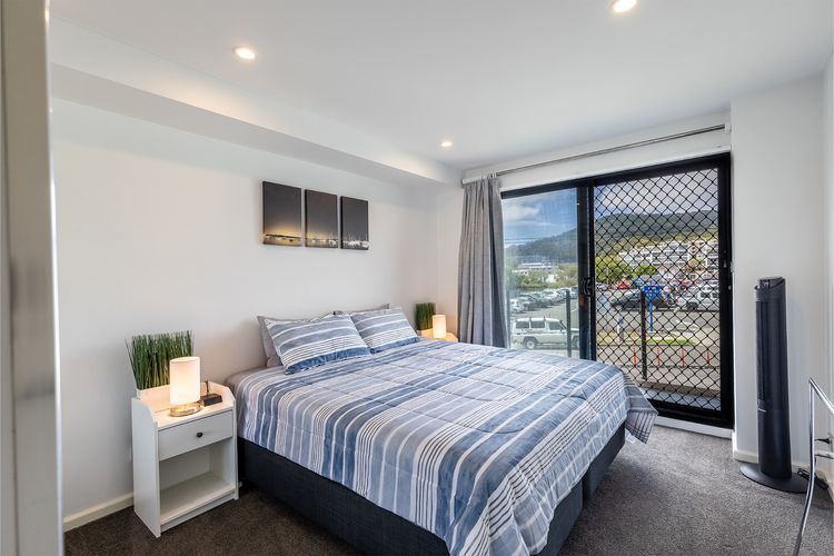 Dolphin Cove 8, 2-6 Government Rd – Air conditioning, Wi-Fi, lift, secure parking and close to town