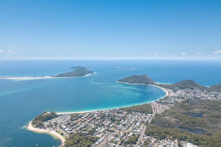 Dolphin Cove 8, 2-6 Government Rd – Air conditioning, Wi-Fi, lift, secure parking and close to town