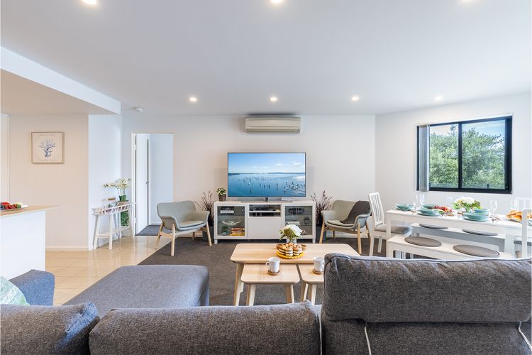 Dolphin Cove 8, 2-6 Government Rd – Air conditioning, Wi-Fi, lift, secure parking and close to town