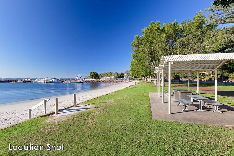 Dolphin Cove 8, 2-6 Government Rd – Air conditioning, Wi-Fi, lift, secure parking and close to town