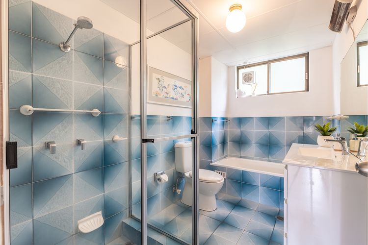 3 Victory Court, 3 Columbia Cl spacious unit close to Little Beach