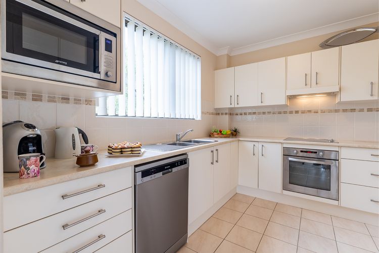 3 Victory Court, 3 Columbia Cl spacious unit close to Little Beach