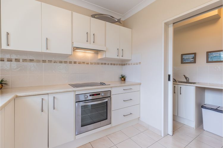 3 Victory Court, 3 Columbia Cl spacious unit close to Little Beach