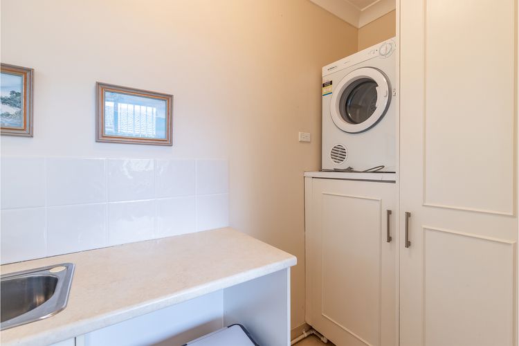 3 Victory Court, 3 Columbia Cl spacious unit close to Little Beach