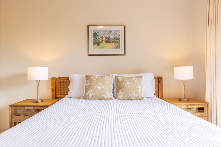 3 Victory Court, 3 Columbia Cl spacious unit close to Little Beach