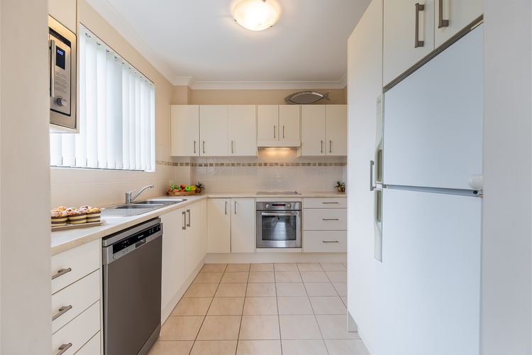 3 Victory Court, 3 Columbia Cl spacious unit close to Little Beach