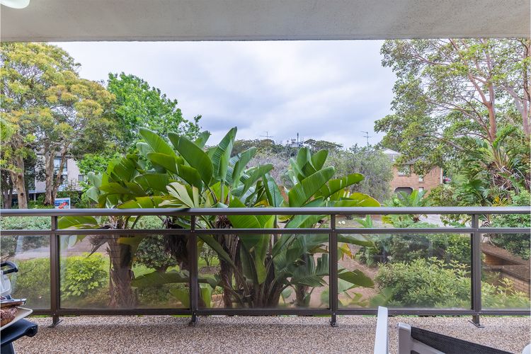 3 Victory Court, 3 Columbia Cl spacious unit close to Little Beach